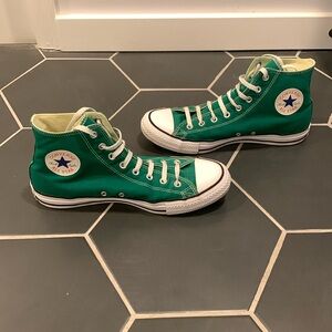 Unisex High Top Converse All Stars – Kelly Green w/ Celery Lining – Size 11M/13W